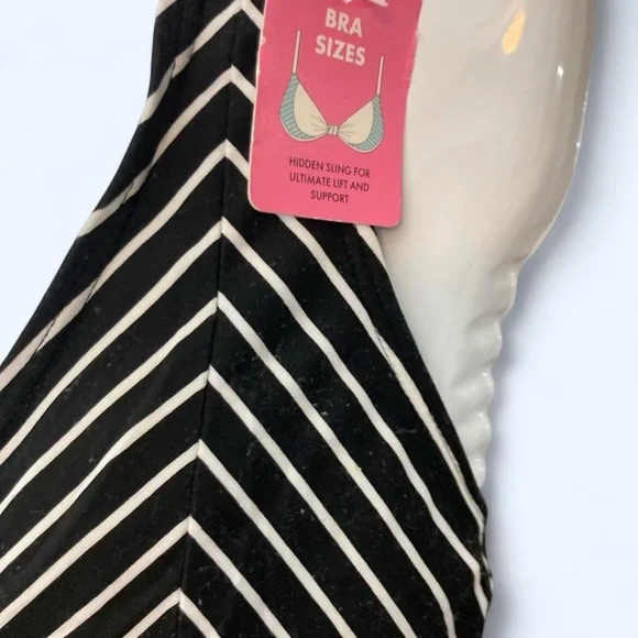 white & black striped tankini top w adjust straps Maidenform Beach approx 36D - Picture 3 of 6
